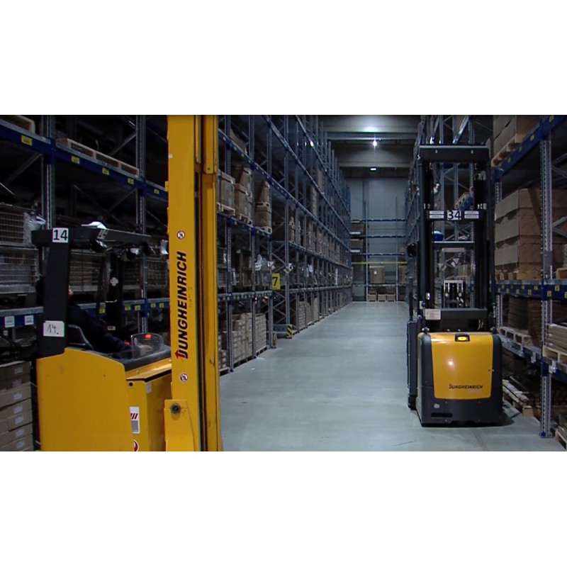 CR - trade - warehouse - truck - forklift - driving