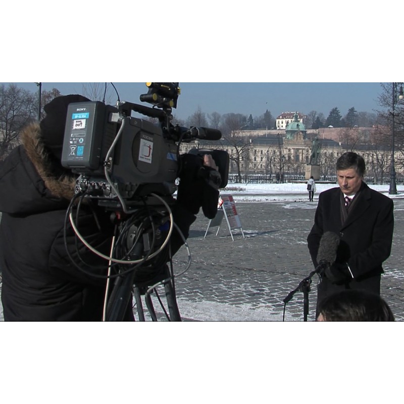 ČR - Praha - média - natáčení - televize - kamera - přenosový vůz - DSNG live vstup