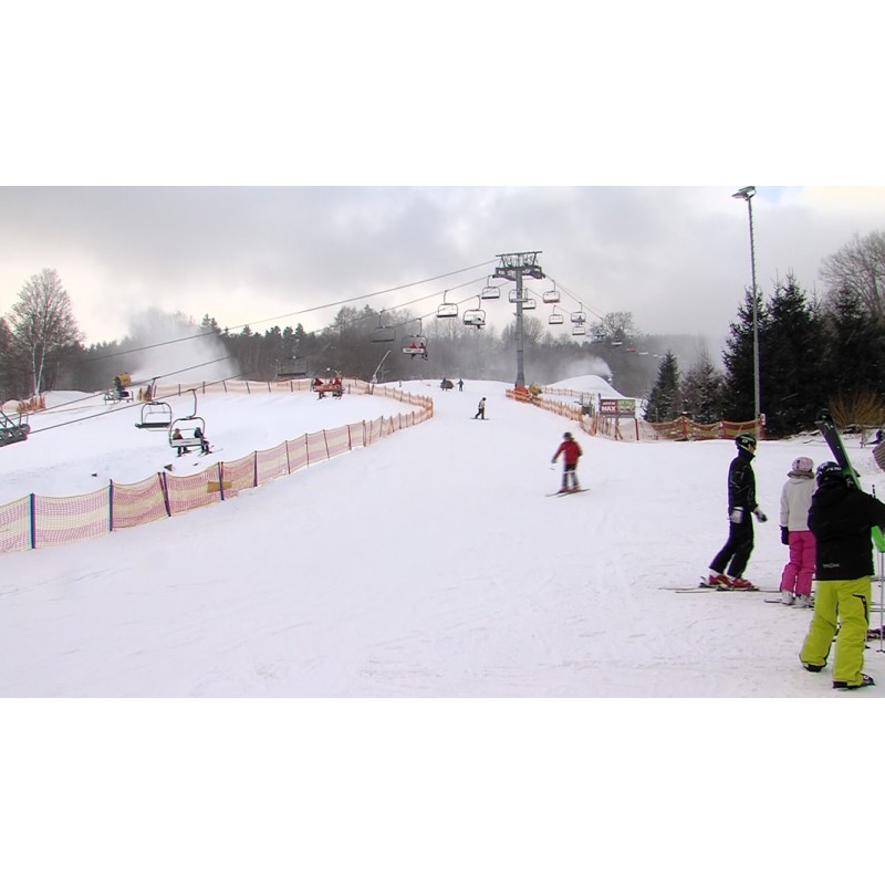 ČR - sport - Monínec - lyžařský areál - lyžování - lyžař - sníh - sněžné dělo - zasněžování - vlek