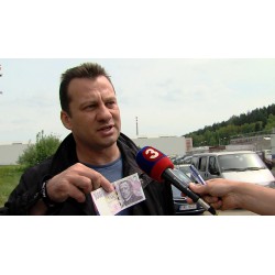 CR - NEWS - Rýnovice - buildings - prison - people - media - Kajínek - journalists - fan