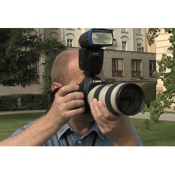 CR - mass media - camera - photographer - professional taking photos