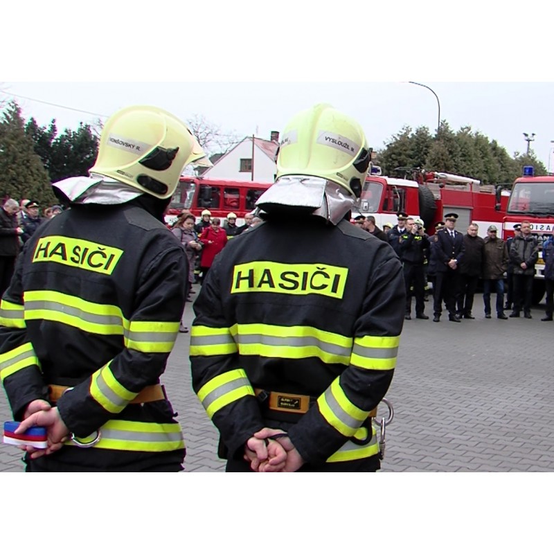 ČR - lidé - hasiči - hasičské auto - záchranný sbor - uniforma - přestřižení pásky