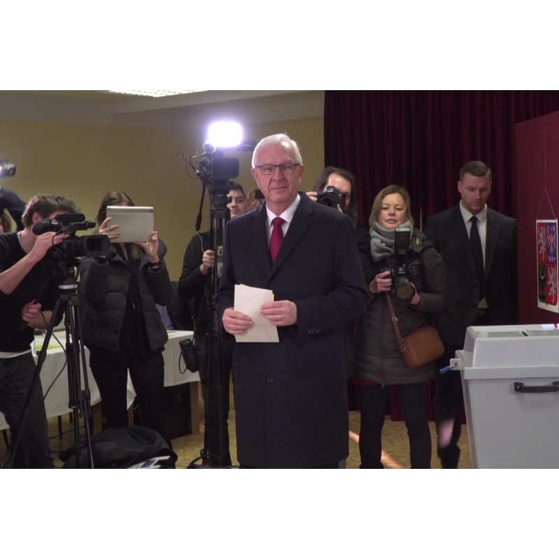 CR - people - politics - Jiří Drahoš - presidential election - election staff - journalist