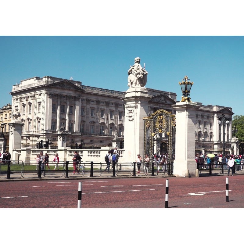  Cestování - 4K - Británie - Londýn - budovy - Buckinghamský palác - voják - přehlídka