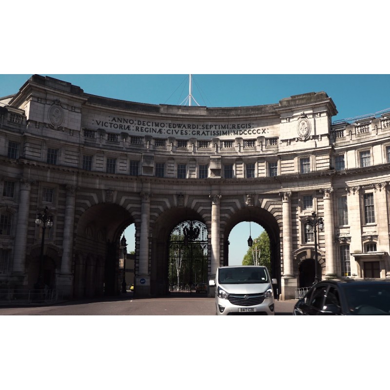 Cestování - 4K - Británie - Londýn - Trafalgarské náměstí - dvoupatrový autobus
