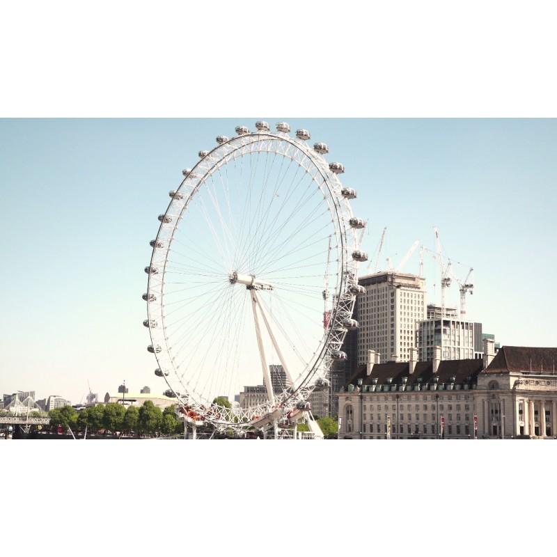 Travelling - 4K - Britain - London - Westminster - London´s wheel - bag-piper - bag-pipes