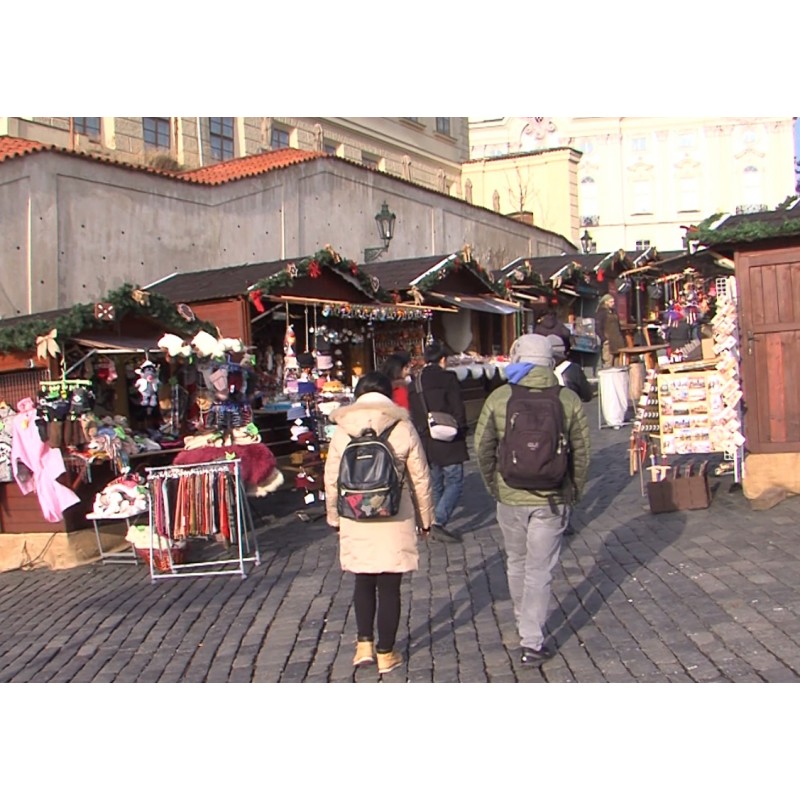 CR - Prague - Prague castle - Christmas - market - fair - decoration - statue