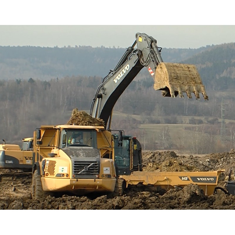 CR - industry - building - Benteler - bulldozer - excavator - soil - loading - unloading - roll