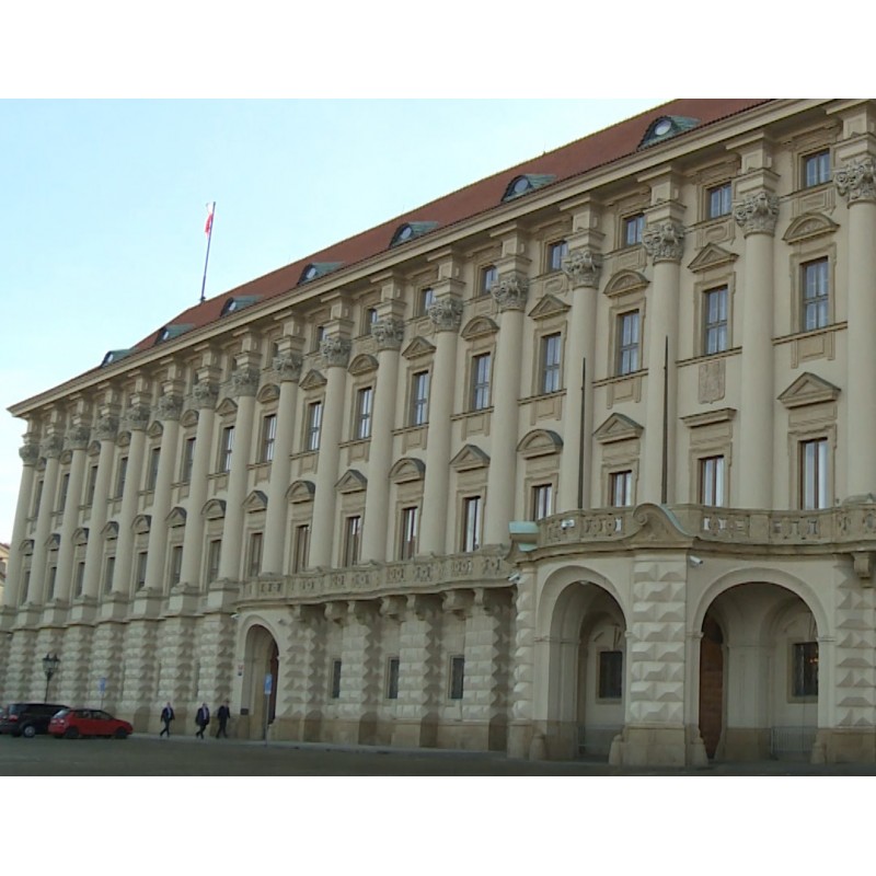  ČR - budovy - Ministerstvo zahraničních věcí - vlajka - exteriéry