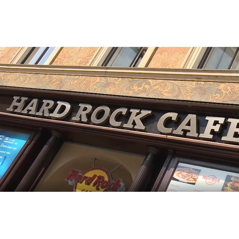 ČR - Praha - kultura - budovy - Hard rock cafe - hudba - kytara - výstava