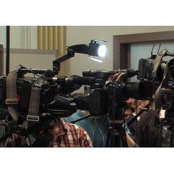 CR - mass media - journalist - cameraman - photographer - reporter - press conference