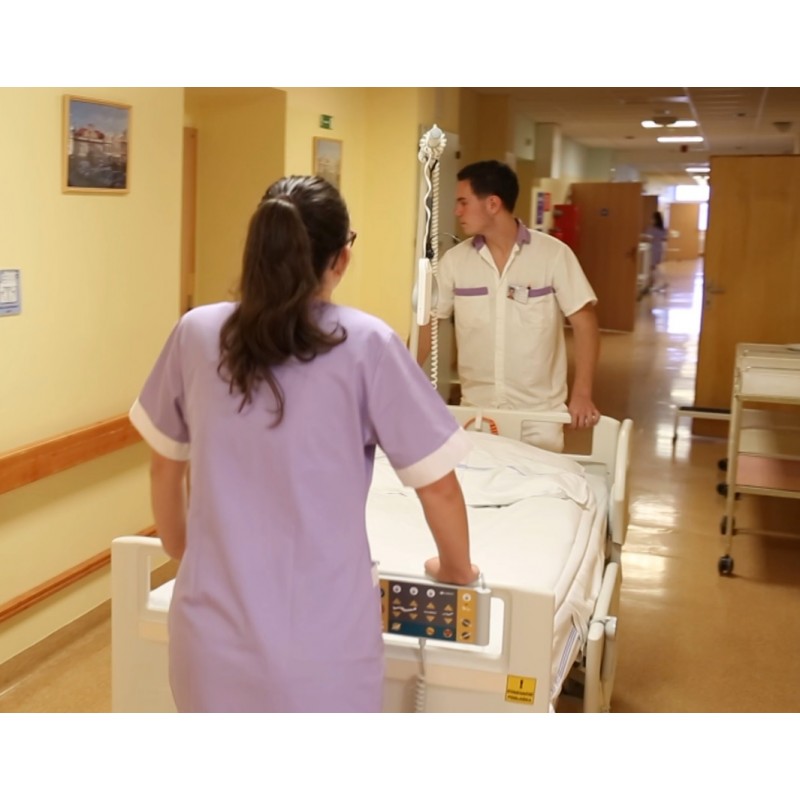 ČR - zdravotnictví - nemocnice - sestra - pacient - měření - tlak - teplota - EKG - CT - injekce