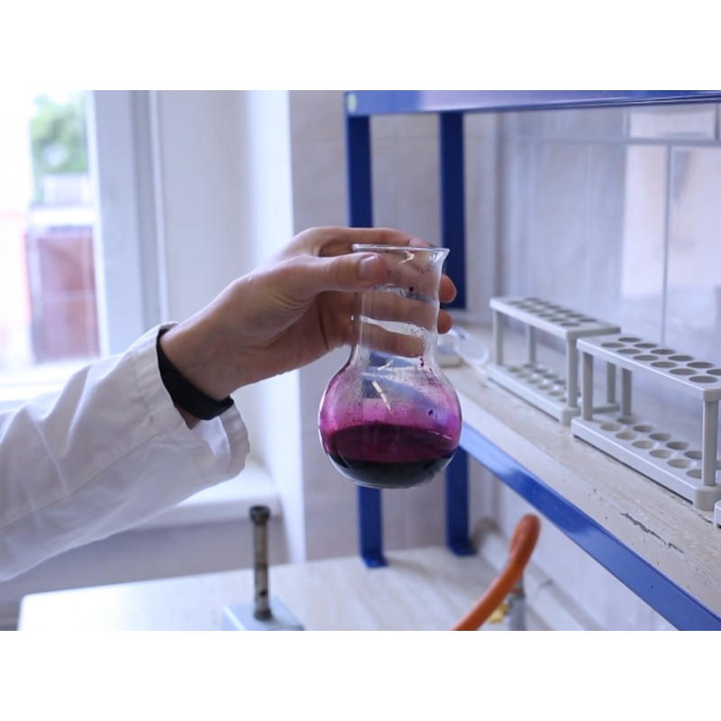 CZ - education - Brod - laboratory technician - chemistry - experiment - test tube - burst