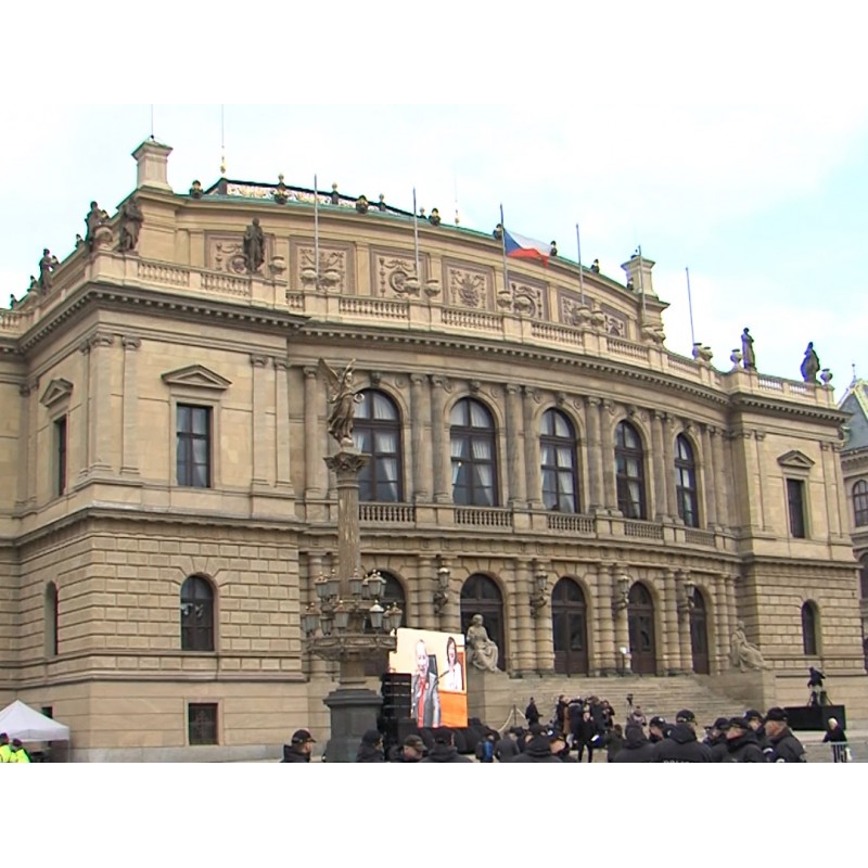 CZ - Prague - buildings - Rudolfinum- Senate - exteriors - flag