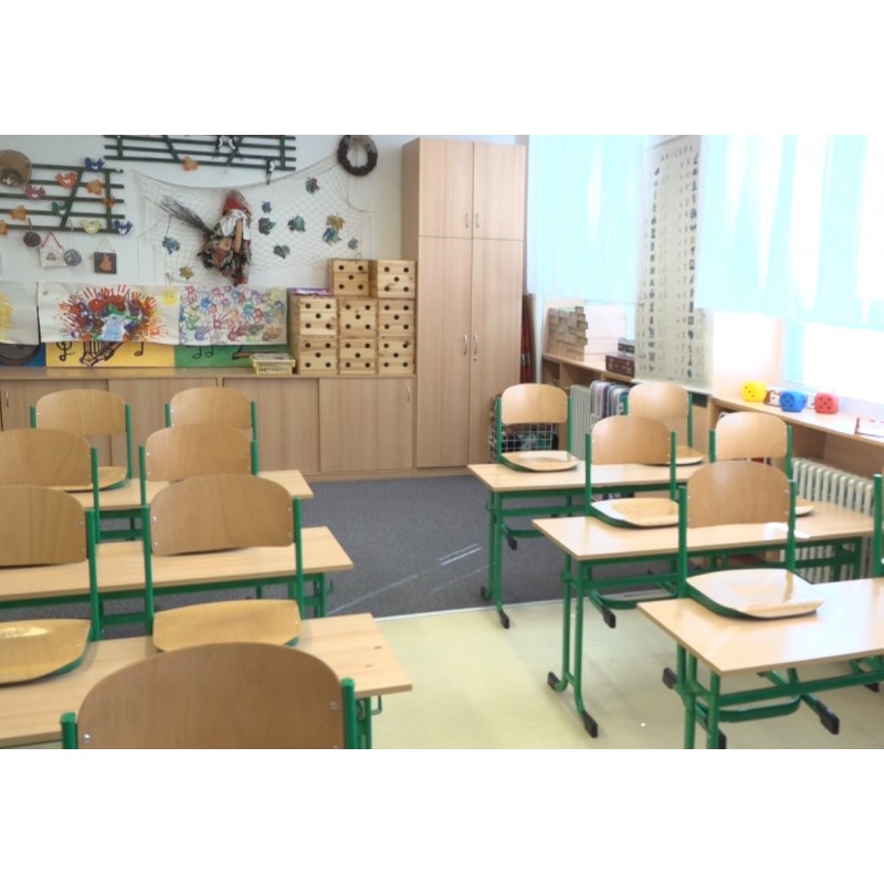 CZ - education - school - classroom - desk - quarantine