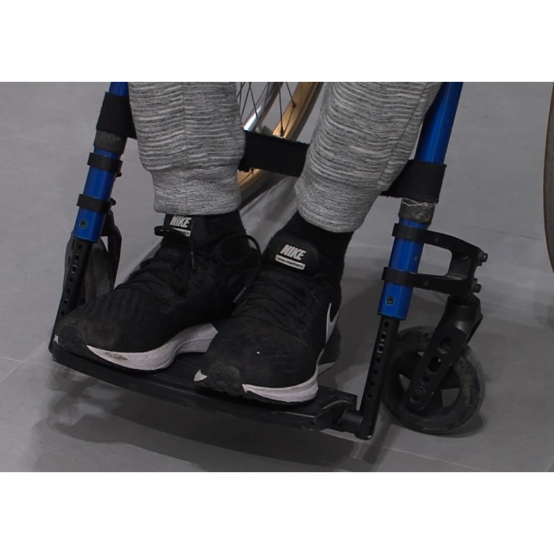 CZ - health care - disabled person - wheelchair - handle - barrier-free - flat - handicapped