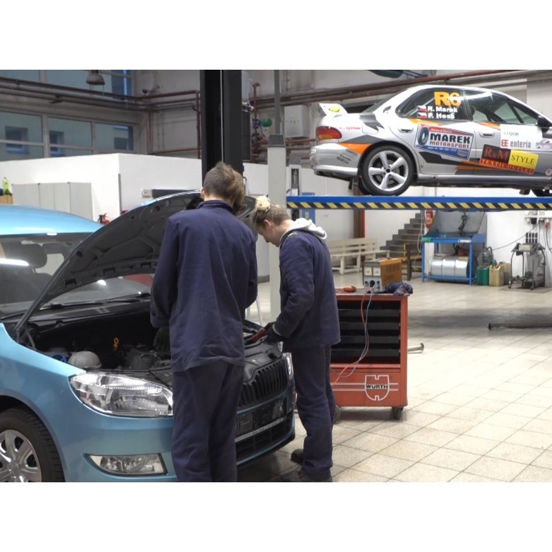 CZ - education - SOS a SOU Kladno - car mechanic - electrician - workshop - robot