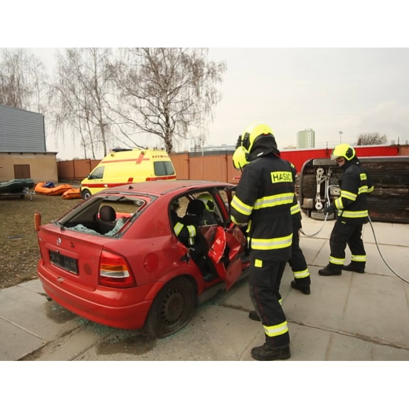 ČR - doprava - hasiči - vyprošťování - simulovaný - zásah - výcvik - oheň - trénink - vrak