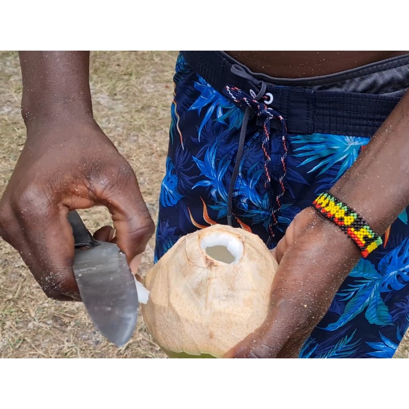 Afrika - Keňa - Diani Beach - lidé - pláž - Keňan - kokos - palma - snídaně - vajíčka - 4K