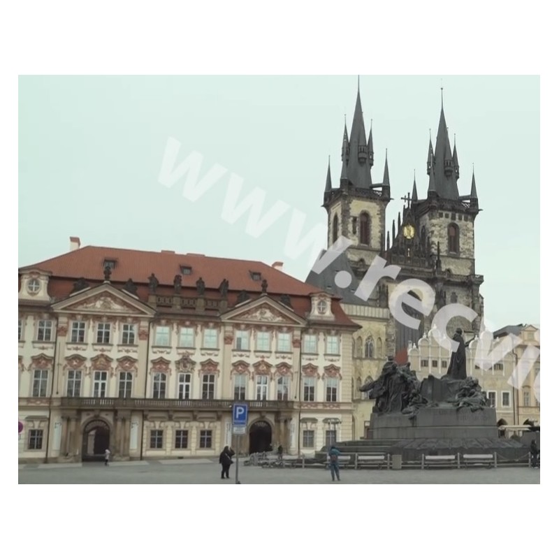 ČR - Praha - centrum - COVID - restaurace - hotel - Staroměstské náměstí - prázdná ulice - turista