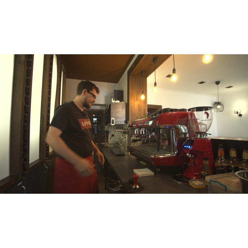 CZ - Hradec Králové - business - coffee bar - drink - machine - café owner - shaker