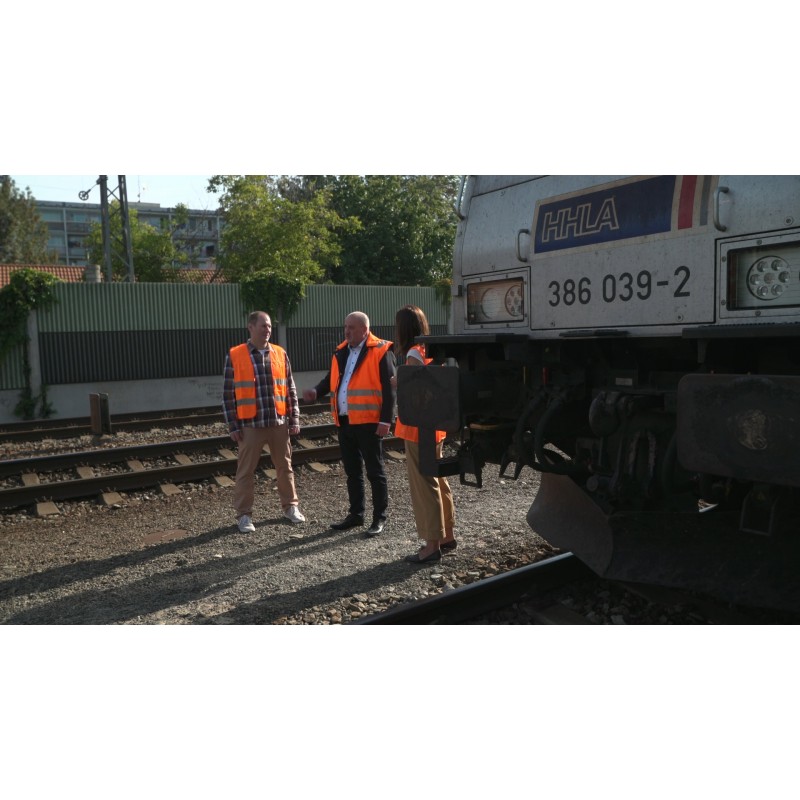 CZ - transport - railway - containers - goods - transport - crane - warehouse - train
