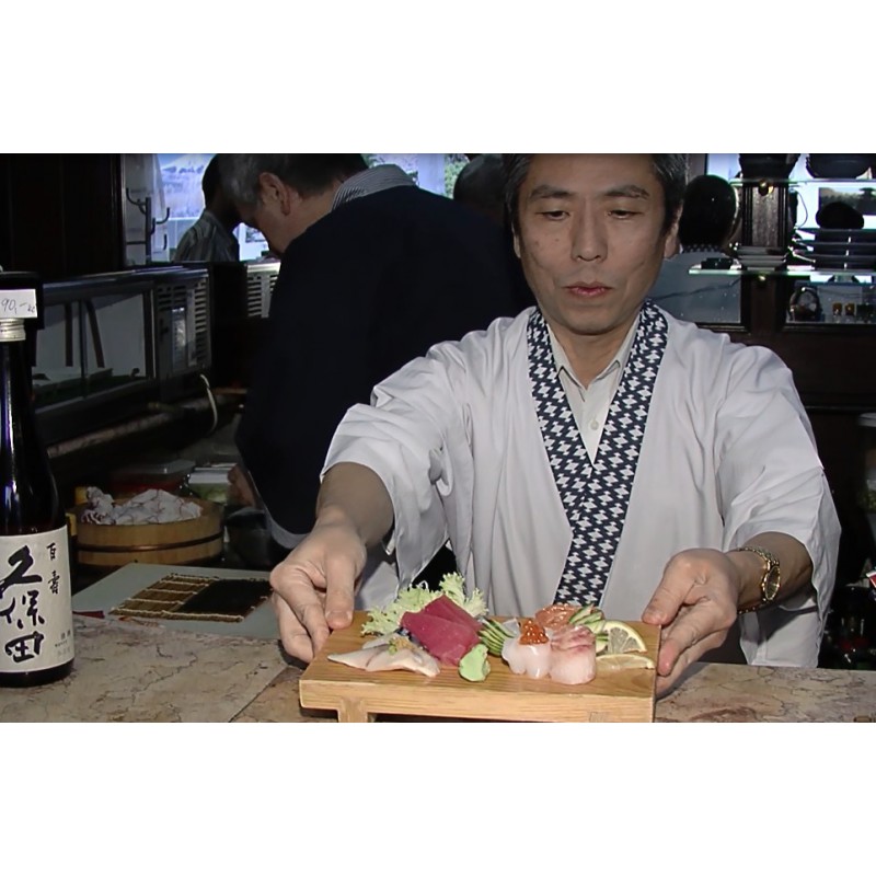 CR - Japan - Sushi - Food preparing