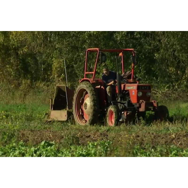 Francie - pole - traktory - zelenina - sklizeň