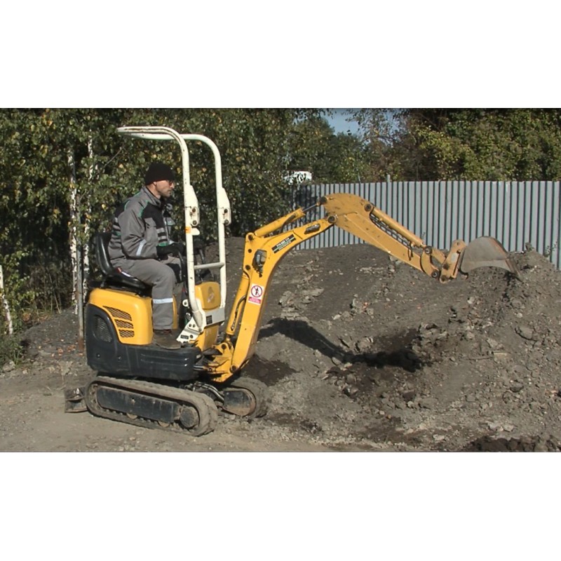 CR - mini digger - caterpillar - soil loading