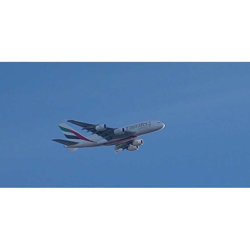 Great Britain - London - transport - aviation - plane - Emirates Airlines