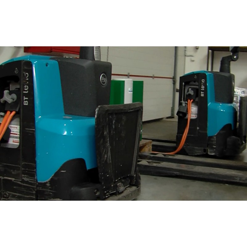 CR - technology - transport - forklift - LION - battery - warehouse - charging