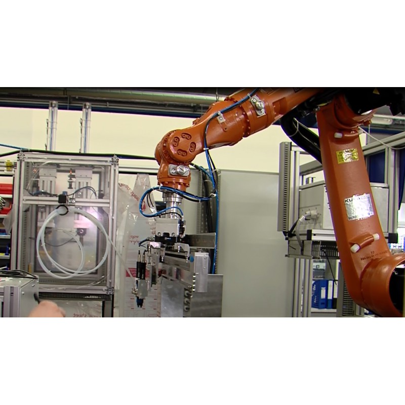  ČR - technologie - průmysl - automatizace - robot - KUKA