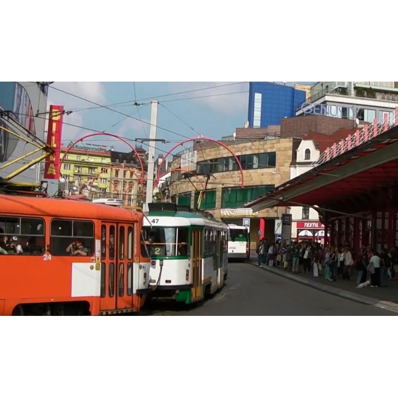 CR - transport - tram - travellers