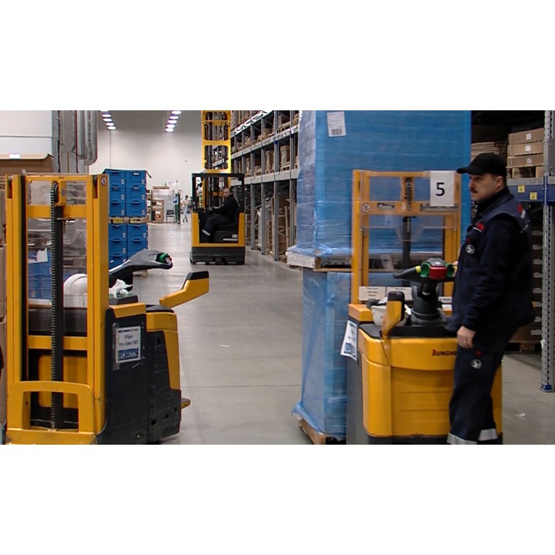 CR - technology - warehouse - forklift - manipulation - 3