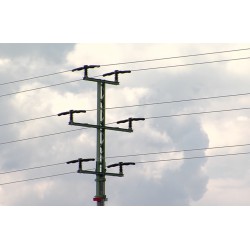 ČR - časosběr - energetika - dráty - vysoké napětí - izolátory - obloha - 1000x zrychleno