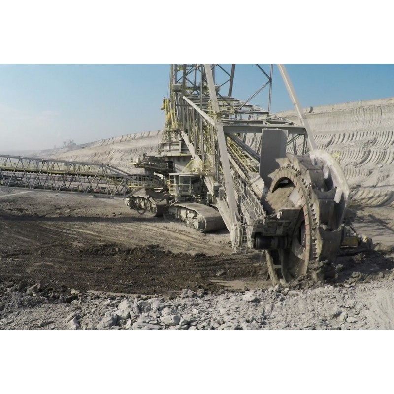 CR - technology - industry - mining - mine - Bílina - excavator - operation 2 - DRONE