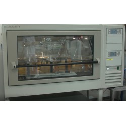 ČR - věda - laboratoře - baňky - zkumavky