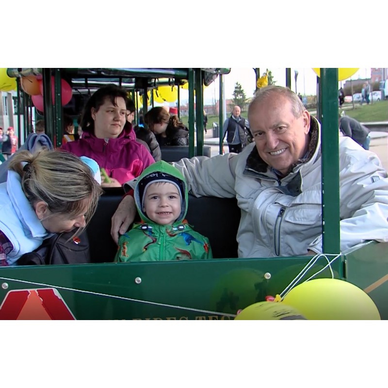 CR - bussiness - people - customers - children - train