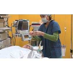  ČR - zdraví - lidé - žena - prsa - břicho - operace - plastika - tuk - odsátí - liposukce