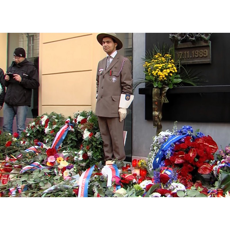 CR - Prague - politics - people - 17th of November - candles - respect