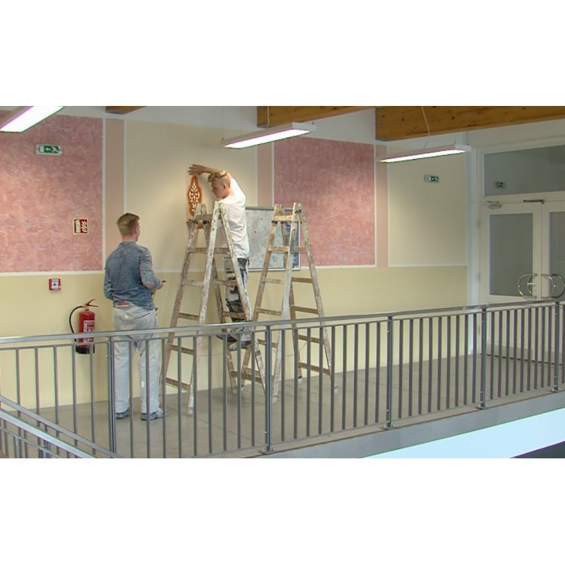CR - education - people - school - teacher - apprenticeship - vocational school - student - pupil - decorater
