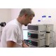 ČR - věda - laboratoře - výzkum - léčiva - kapalinový chromatograf - detektor - laborant
