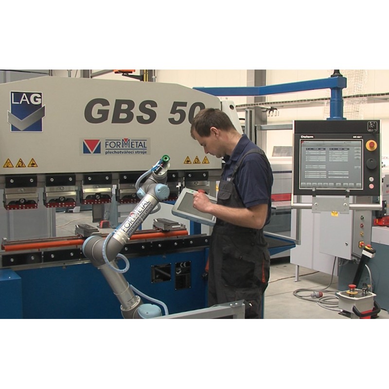 CR - industry - engineering - laser - CNC - cutting - machining - worker2