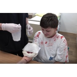 CR - education - vocational school - nurse - bandage - injury - hospital - first aid