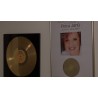 CR - people - singer - Petra Janů - golden plate