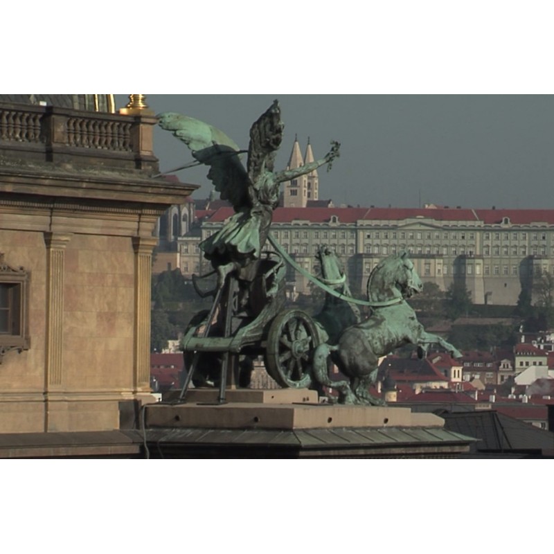 ČR - Praha - budovy - Národní divadlo - exteriéry - interiéry - scéna - pódium - zlato