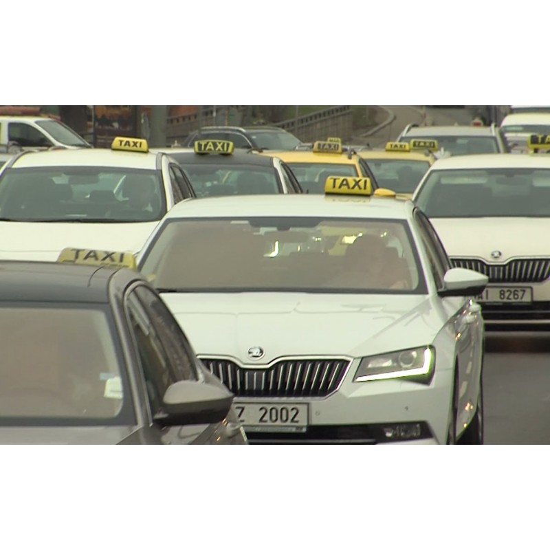 CR - Prague - transport - traffic - taxi - arterial road - highway - car