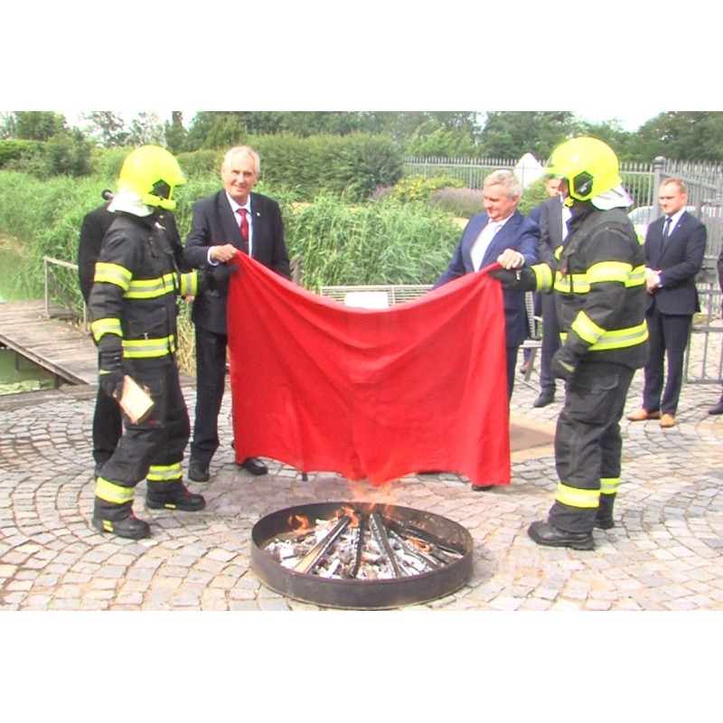 ČR - Praha - politika - Miloš Zeman - Pražský hrad - oheň - trenýrky - pálení