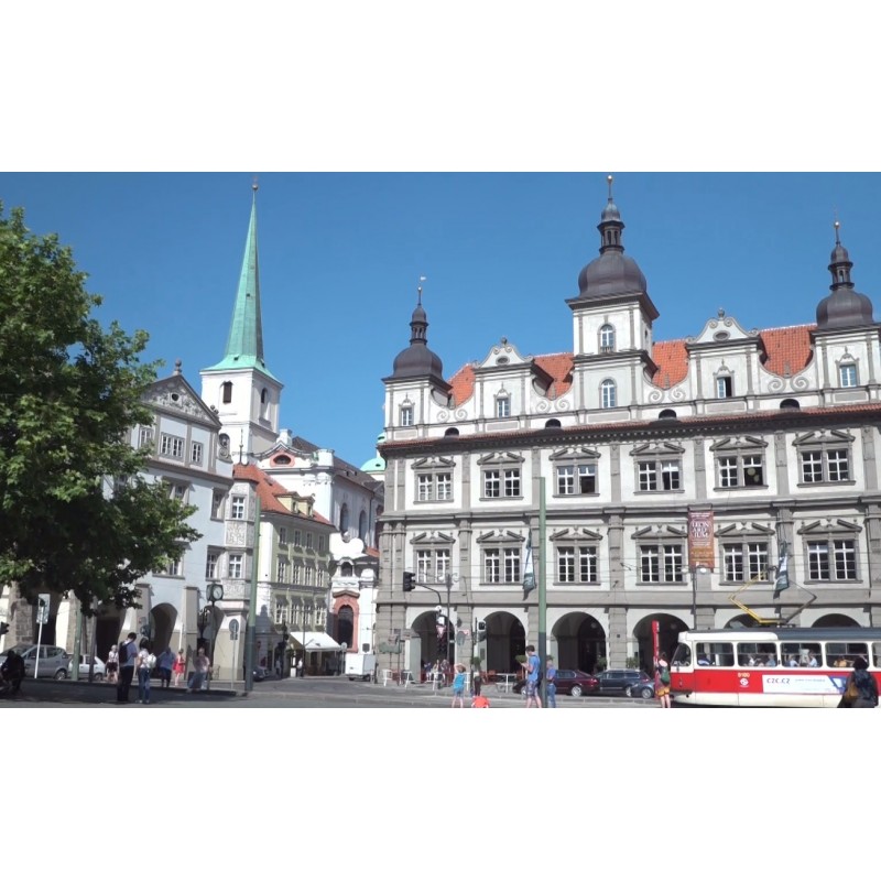 ČR - Praha - Malostranské náměstí - Beseda - turisté - lidé