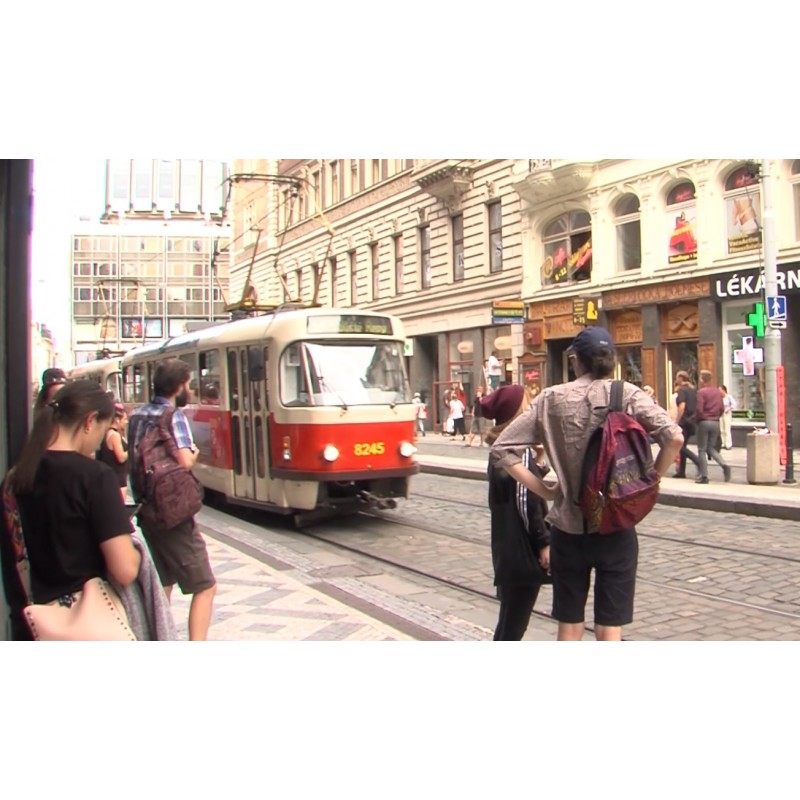 ČR - Praha - Václavské náměstí - lidé - turisté - tramvaj - ulice